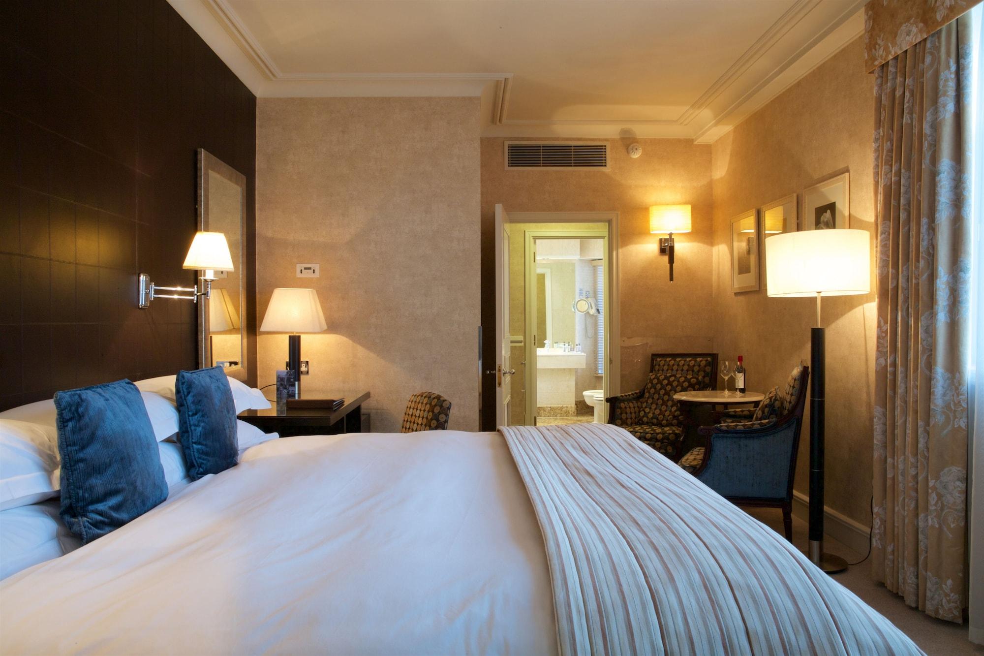 The Chester Grosvenor Ngoại thất bức ảnh A room at the hotel